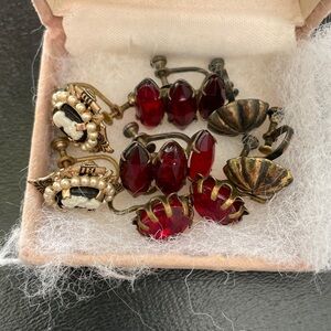 Earrings Vintage. 4 screw Earrings Sets. Cameo and garnet.